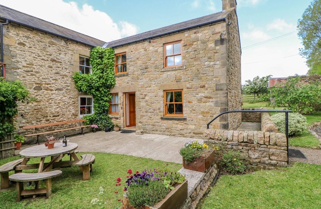 MOORGAIR COTTAGE, family friendly, with open fire in Hexham