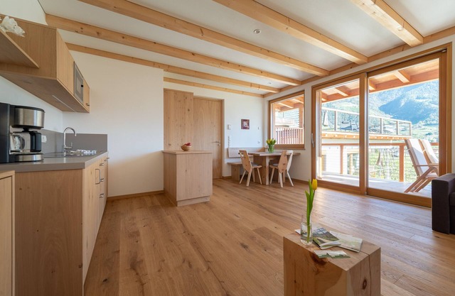Moosbichlerhof apartment 70 m2 with 2 bedrooms, terrace, pool, Merano Card