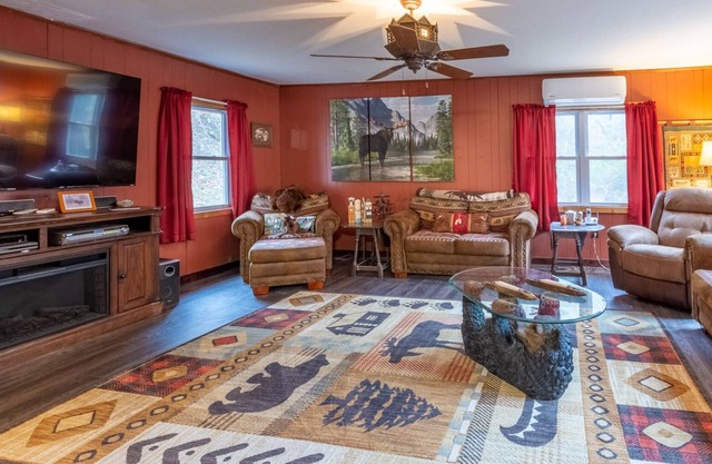 Moose Creek Cottage - Adorable mountain home located along a creek!