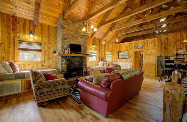Moose Creek Lodge - The Perfect Romantic Getaway!