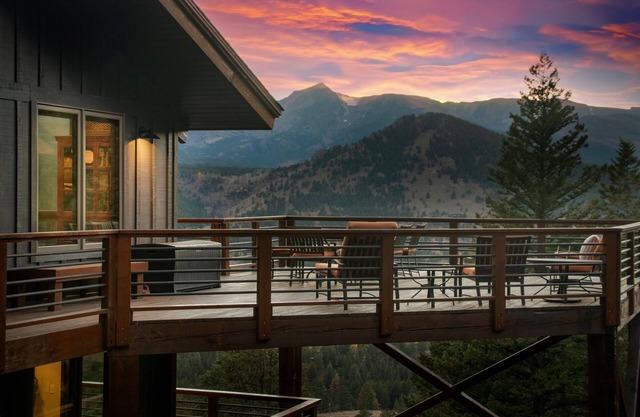 Moose Den Luxury Vacation Home at Windcliff by RedAwning