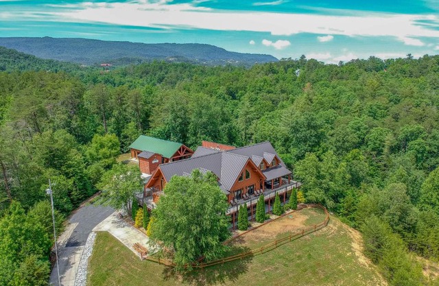 Moose Hollow Lodge