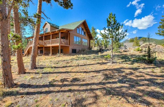 Moose Mountain Lodge - Secluded Log Home w/Beautiful Mountain Views