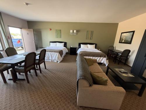 Moosehorn Motor Hotel