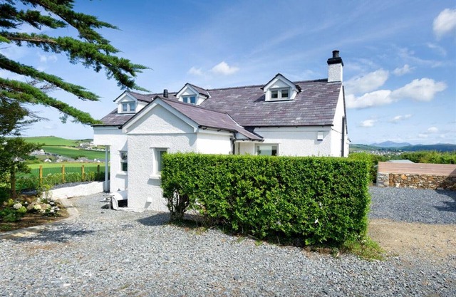 Morannedd - Four Bedroom House, Sleeps 8