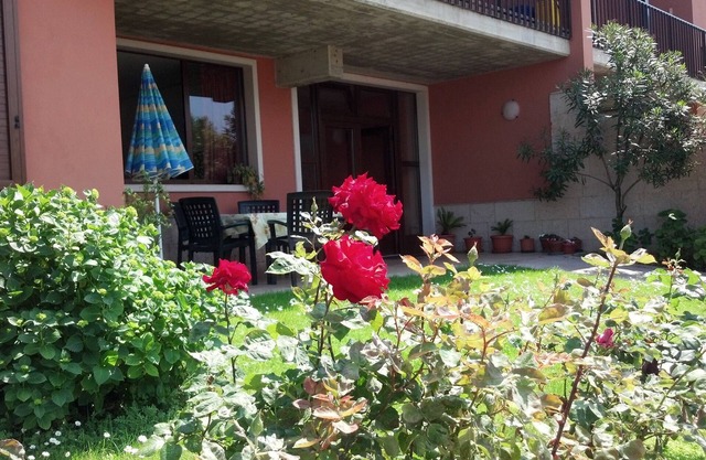 Morena apartment with garden and terrace overlooking the lake, ideal for relaxation and sports
