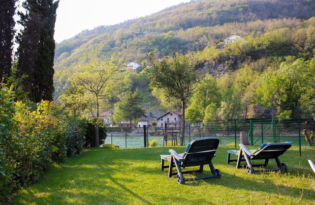 Moretta garden holiday flat on the lake