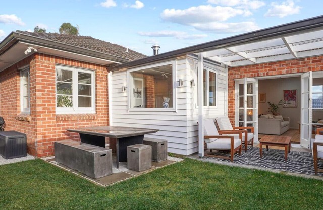 Morning Breeze Retreat with Patio, BBQ and Parking