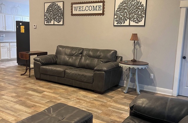 Morning GlorynFantastic 3-bedroom in Longview. Just 8.9 miles to Longview Mall