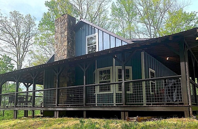 Morning Star,Rustic Upscale Cabin wonderland in the forest, Fence-in Yard