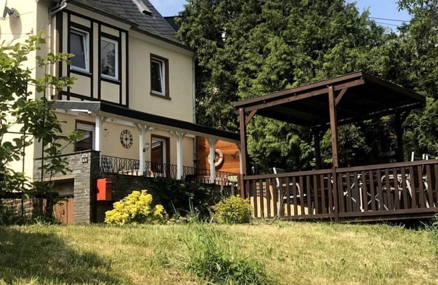 Mosel and vineyards on the doorstep, motorcycles welcome