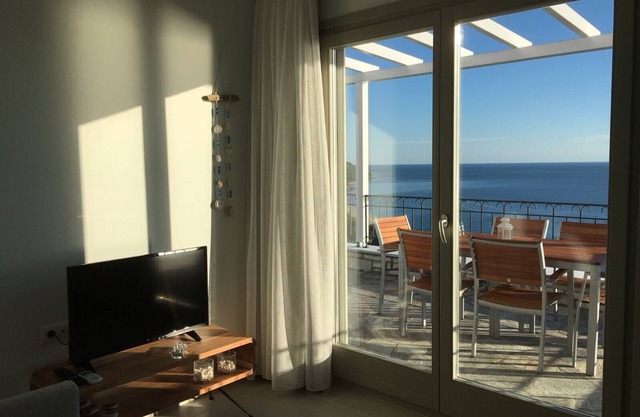 Moses Villa: Almond apartment with balcony