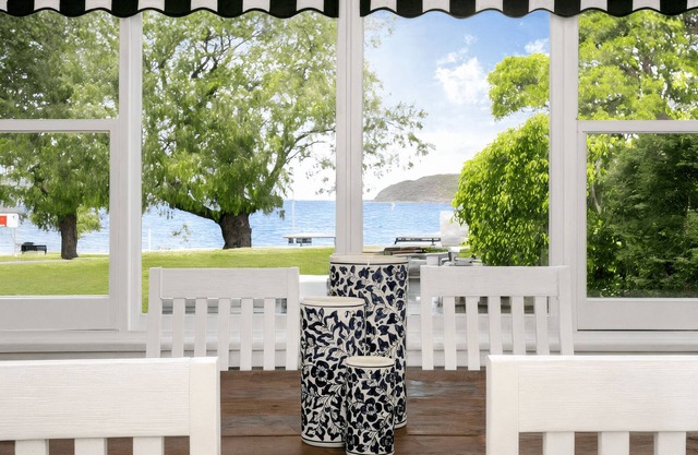 Mosman - BALO1 - The Esplanade - Stylish 2BR Beachfront Apartment Steps from Balmoral Sand