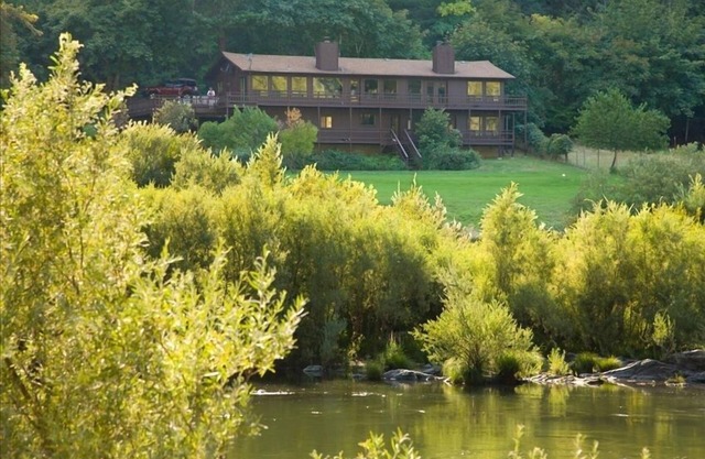 Most Spectacular River Front House on the Rogue River