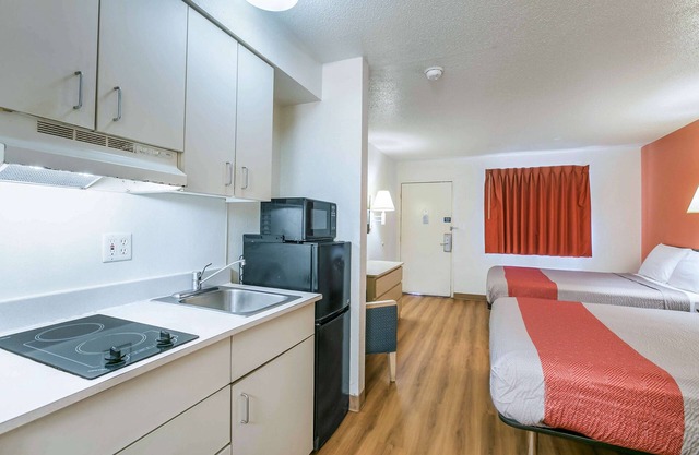 Motel 6 Dothan, AL