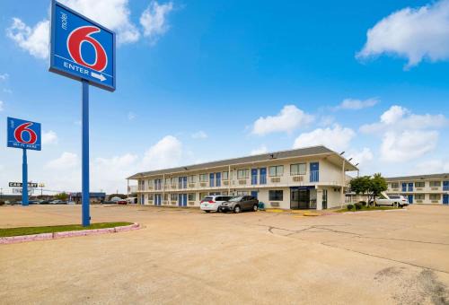 Motel 6-Greenville, TX