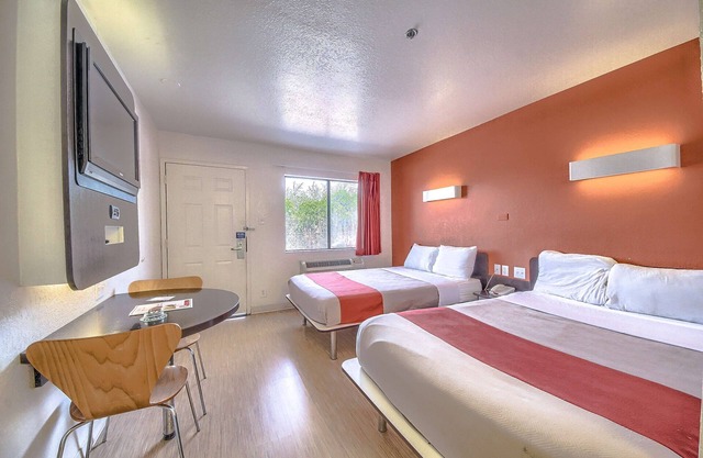 Motel 6 San Antonio, TX - Fiesta