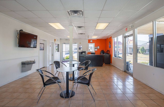 Motel 6 Tifton, GA