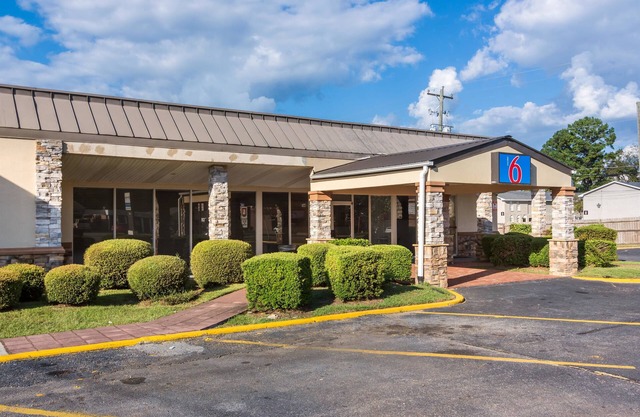 Motel 6 Warner Robins, GA