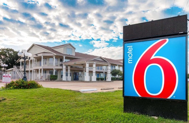 Motel 6-Waxahachie, TX