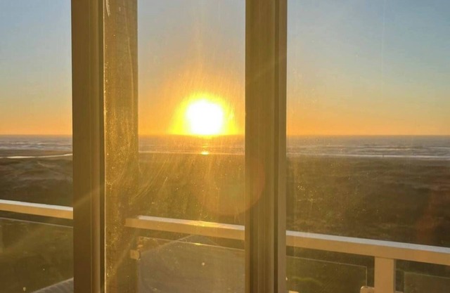 Mother's Day promotion! Seafront penthouse.