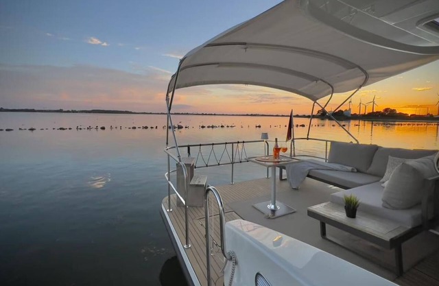 Motoryacht Futura - Urlaub im Yachthafen