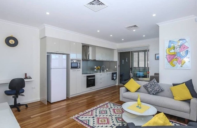 Mount Hawthorn: Perfect City Pad. Sleeps 2