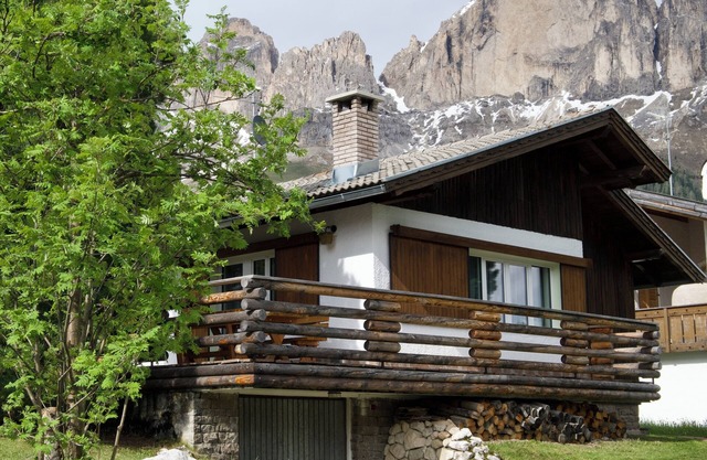 Mountain hut in Karersee with an unobstructed view of the Latemar