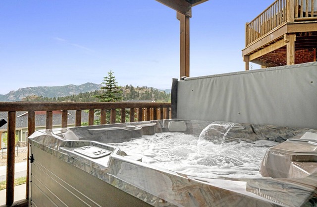 Mount Nimbus w/HOT TUB at Marys Lake!
