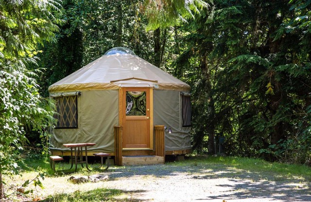 Mount Vernon Camping Resort 16 ft. Yurt 6