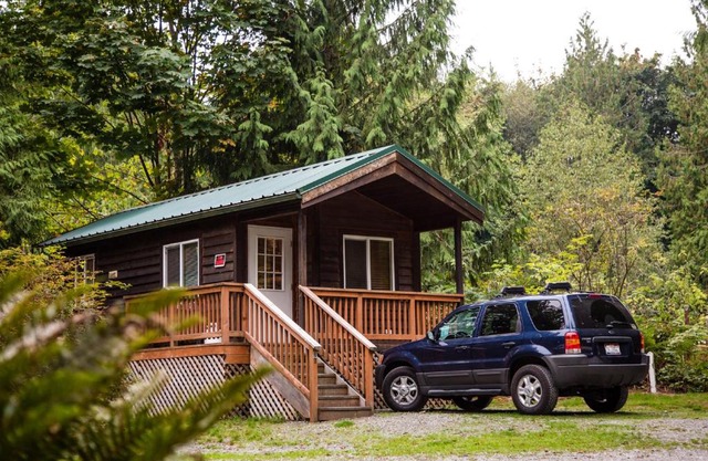 Mount Vernon Camping Resort Studio Cabin 5