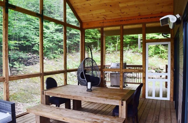 Mountain escape close to ski trails and slopes. Access to water