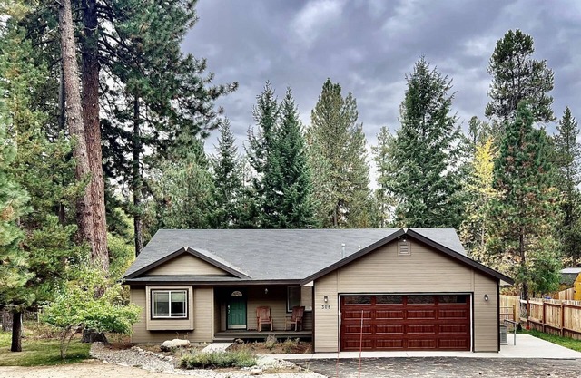 Mountain Air & Comfort | Lovely Backyard Amongst the Pines w/BBQ & Covered Patio
