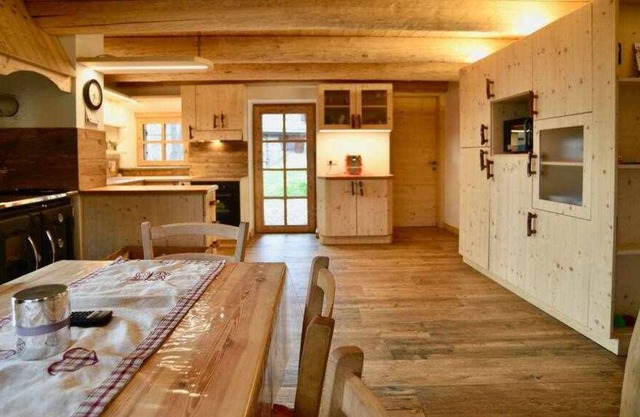 Mountain cabin at 1.541 meters