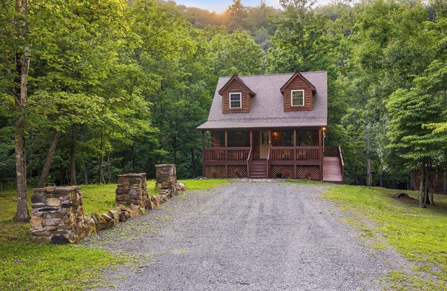 Mountain Cabin - Hot Tub, Creek, Hiking & Fire Pit