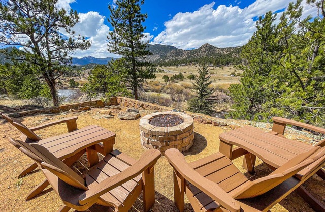 Mountain Cabin Overlooking Breathtaking Riverfront and Valley Views