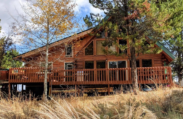 Mountain Cabin w/Hot Tub & Views - Memory Maker!