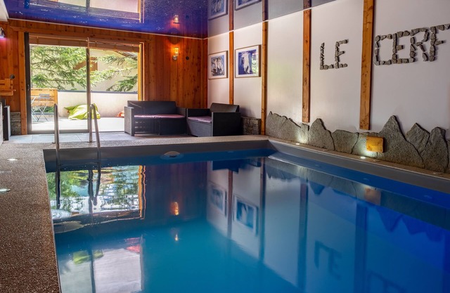 Mountain chalet with swimming pool and sauna - in the heart of the Hautes Alpes