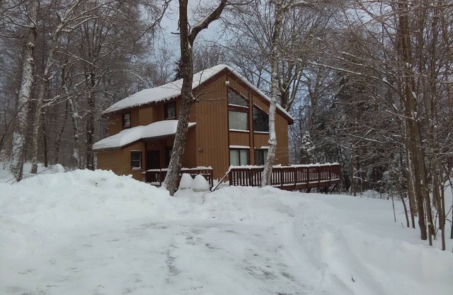 Mountain Chalet- Chimney Hill resort w/pools,hiking trails,lake/recreation areas