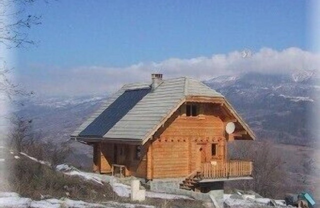Mountain chalet facing the park of the Ecrins