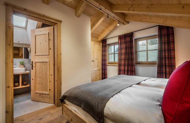 MOUNTAIN CHALET PIA Dolomites - Alta Badia