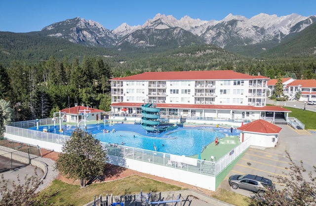 Mountain Den King 1 bedroom, sleeps 4: Unit 2005 A
