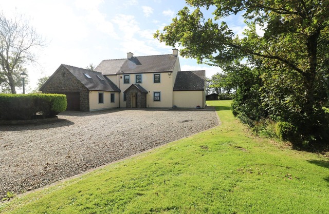 MOUNTAIN FARM, pet friendly, with open fire in Broad Haven