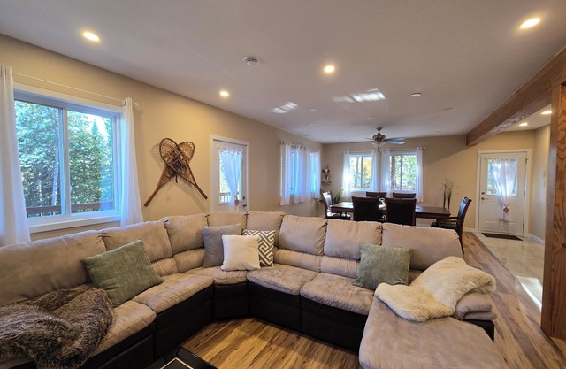 Mountain getaway! New cozy and spacious 4BR, 3bath.
