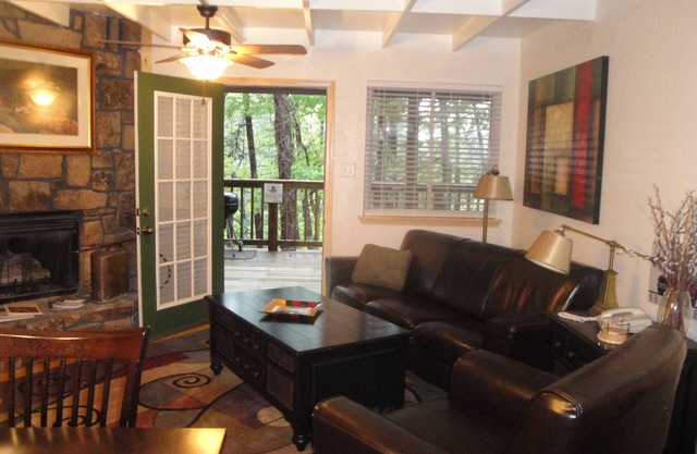 Mountain Harbor Forest View Lodge cottage by RedAwning