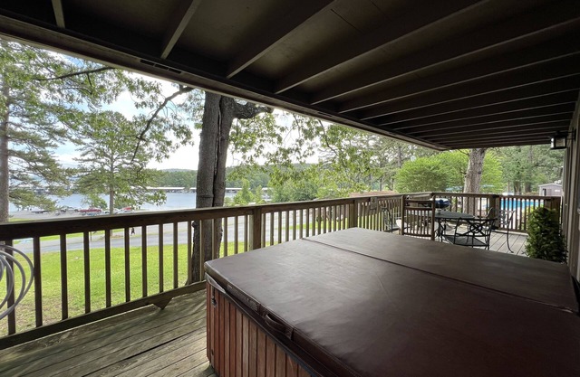 Mountain Harbor Lodge cottage on Lake Ouachita by RedAwning