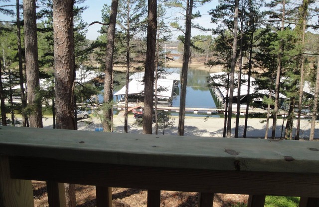 Mountain Harbor two bedroom Lodge cottage by RedAwning