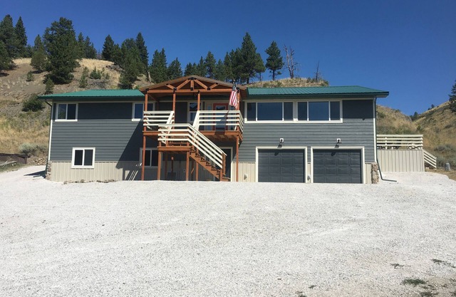 Mountain Hideaway Retreat- Room for Everyone