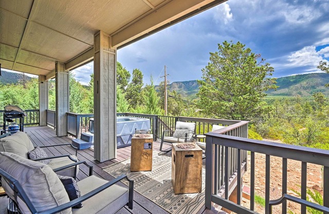 'mountain High Pines Retreat' w/Hot Tub & Views!