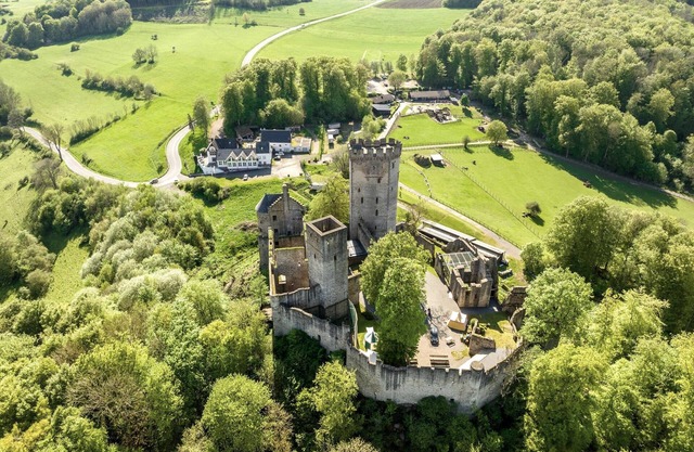 Mountain holiday home surrounded by a green oasis in the Vulkan Eifel region.